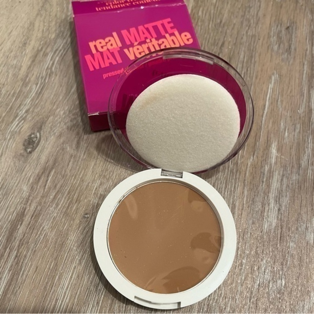 NIB Avon Color Trend Real Matte Pressed Powder Medium Deep